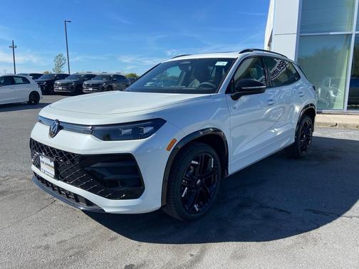 2025 Volkswagen Tiguan 2.0T SE R-Line Black