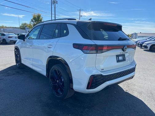 2025 Volkswagen Tiguan 2.0T SE R-Line Black