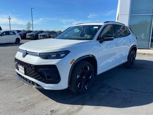 2025 Volkswagen Tiguan 2.0T SE R-Line Black