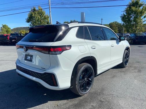 2025 Volkswagen Tiguan 2.0T SE R-Line Black