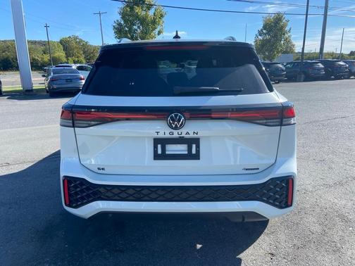 2025 Volkswagen Tiguan 2.0T SE R-Line Black