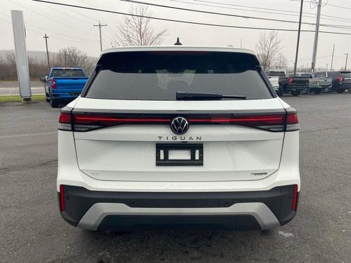 2026 Volkswagen Tiguan 2.0T SE