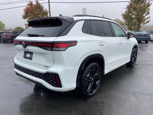 2025 Volkswagen Tiguan 2.0T SE R-Line Black