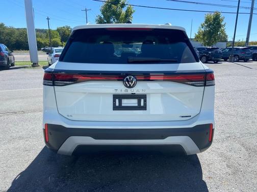 2025 Volkswagen Tiguan 2.0T SE