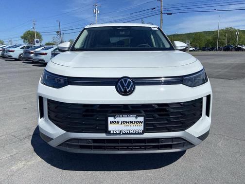 Pure White 2026 Volkswagen Tiguan 2.0T SE