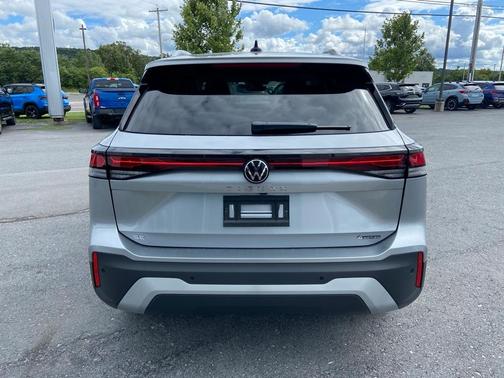 2025 Volkswagen Tiguan 2.0T SE