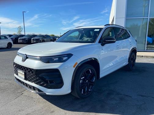 2025 Volkswagen Tiguan 2.0T SE R-Line Black