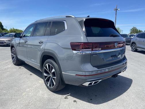 Pure Gray 2026 Volkswagen Atlas 2.0T SEL Premium R-Line