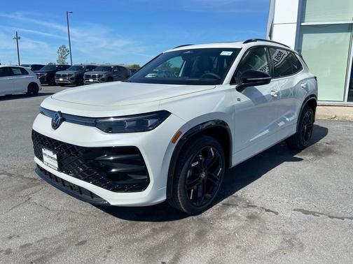 2025 Volkswagen Tiguan 2.0T SE R-Line Black