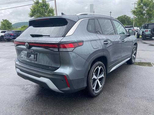2025 Volkswagen Tiguan 2.0T SE