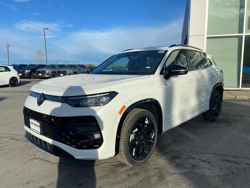 2025 Volkswagen Tiguan 2.0T SE R-Line Black