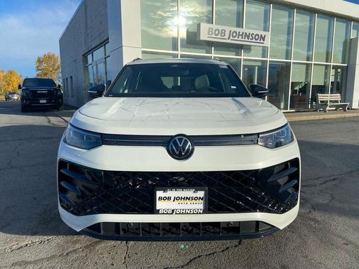 2025 Volkswagen Tiguan 2.0T SE R-Line Black