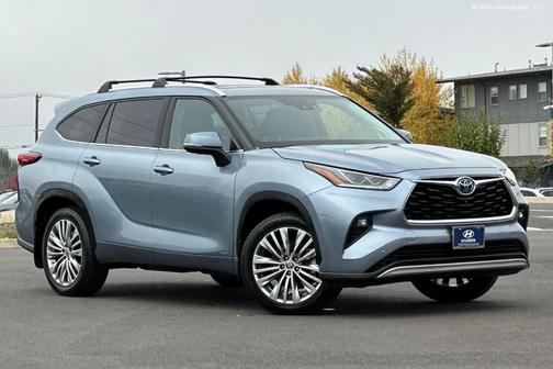 2023 Toyota Highlander Hybrid Platinum