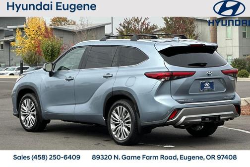 2023 Toyota Highlander Hybrid Platinum