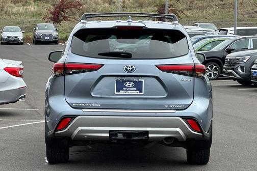 2023 Toyota Highlander Hybrid Platinum