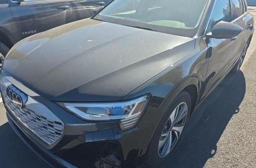 Mythos Black Metallic 2024 Audi Q8 e-tron Premium