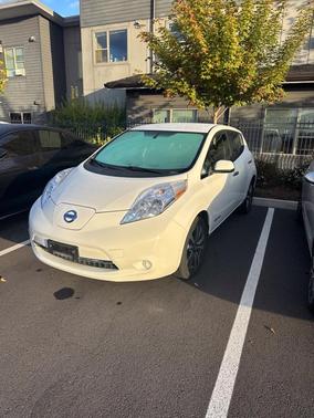Glacier White 2016 Nissan Leaf SV