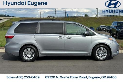 Silver Sky Metallic 2016 Toyota Sienna XLE