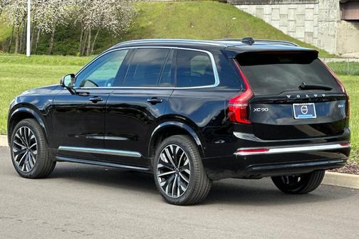 Onyx Black Metallic 2026 Volvo XC90 B6 Ultra 7-Seater