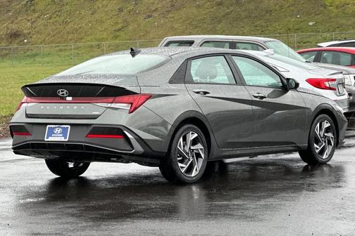 2025 Hyundai ELANTRA HEV SEL