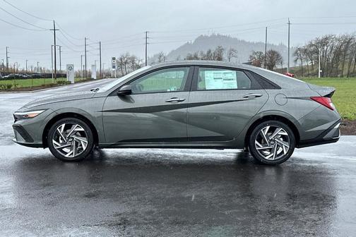 2025 Hyundai ELANTRA HEV SEL
