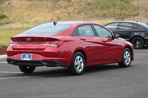 2022 Hyundai ELANTRA SE