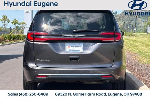 Granite Crystal Clearcoat Metallic 2023 Chrysler Pacifica Touring-L