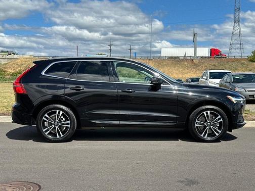 Onyx Black Metallic 2019 Volvo XC60 T6 Momentum