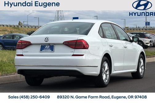 Pure White 2018 Volkswagen Passat 2.0T S