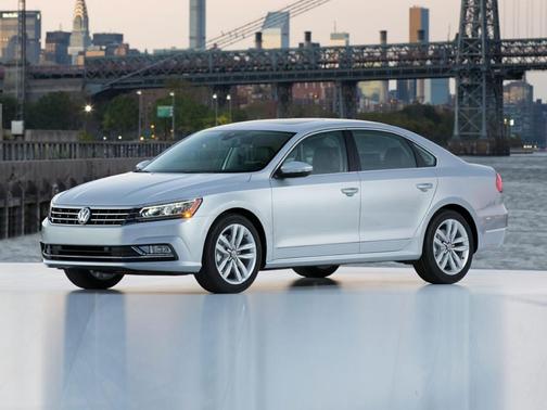 Pure White 2018 Volkswagen Passat 2.0T S