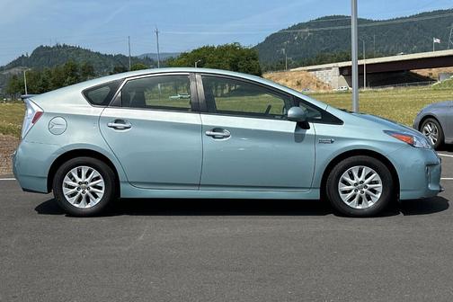 2014 Toyota Prius Plug-in Base