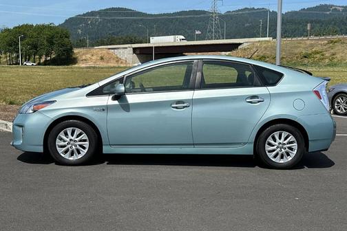 2014 Toyota Prius Plug-in Base