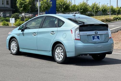 2014 Toyota Prius Plug-in Base