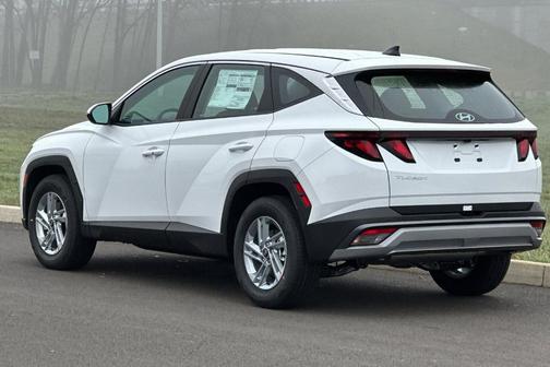 White Pearl 2026 Hyundai TUCSON SE