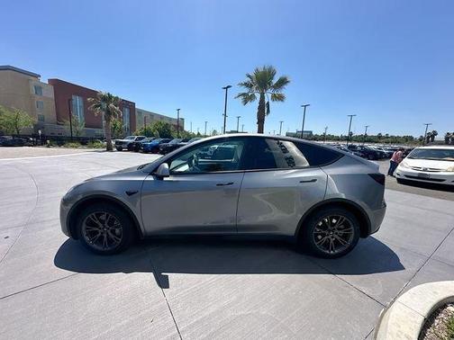 Silver 2024 Tesla Model Y Long Range