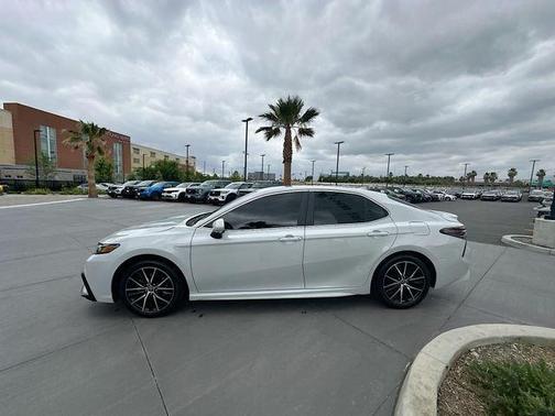 White 2024 Toyota Camry SE