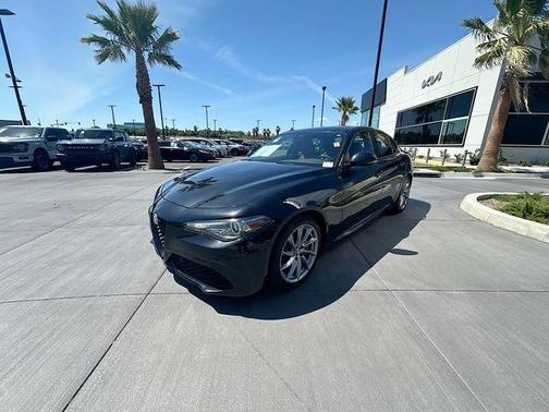 Black 2022 Alfa Romeo Giulia Base