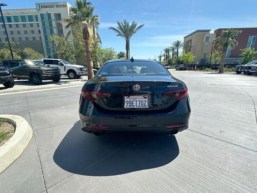 Black 2022 Alfa Romeo Giulia Base