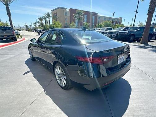 Black 2022 Alfa Romeo Giulia Base