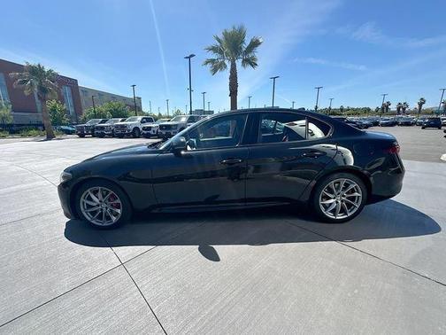 Black 2022 Alfa Romeo Giulia Base
