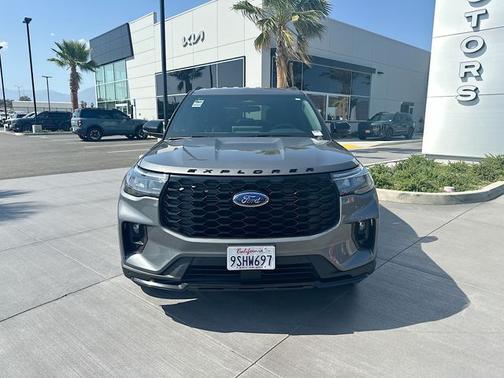 Carbonized Gray Metallic 2025 Ford Explorer ST-Line