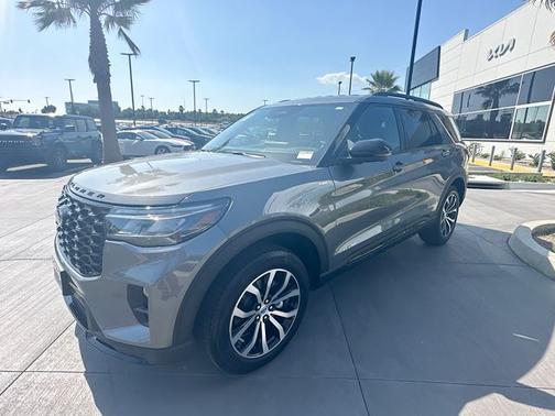 Carbonized Gray Metallic 2025 Ford Explorer ST-Line