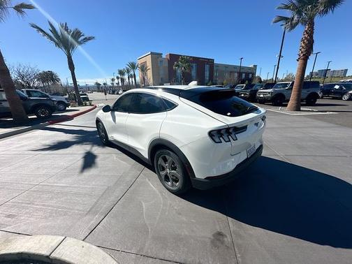 2022 Ford Mustang Mach-E SELECT