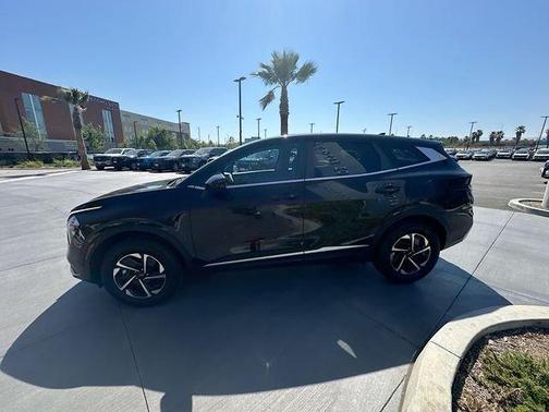 Black 2023 Kia Sportage Hybrid LX