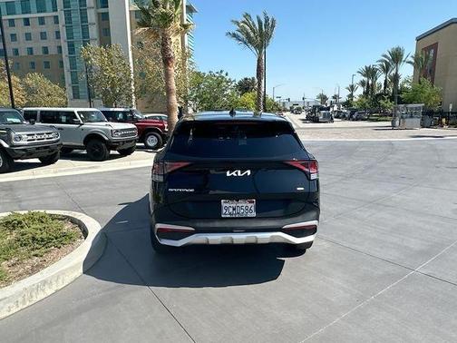Black 2023 Kia Sportage Hybrid LX