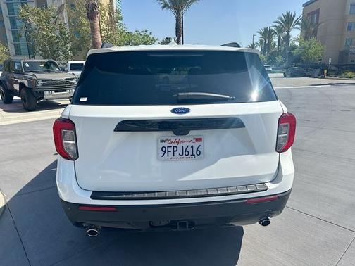 Star White Metallic Tri-Coat 2023 Ford Explorer ST-Line