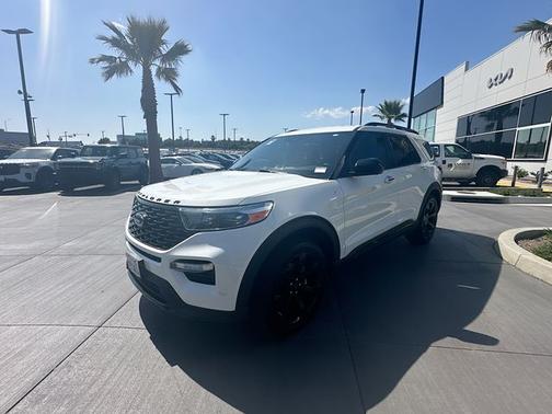 Star White Metallic Tri-Coat 2023 Ford Explorer ST-Line