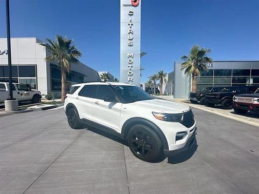 White 2023 Ford Explorer ST-Line