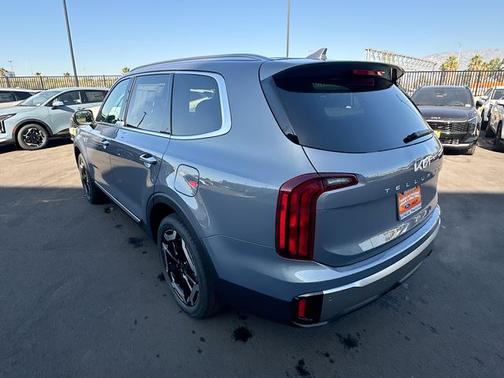 Everlasting Silver 2025 Kia Telluride S