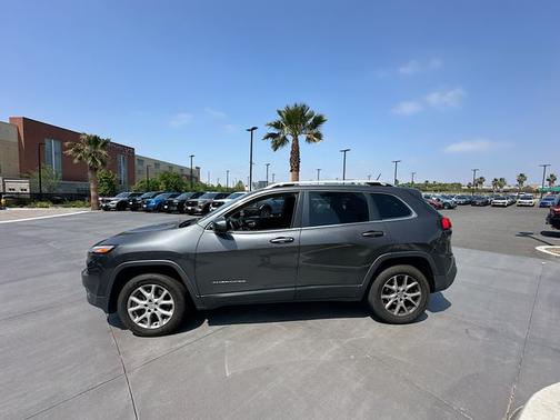 Granite Crystal Metallic Clearcoat 2015 Jeep Cherokee Latitude